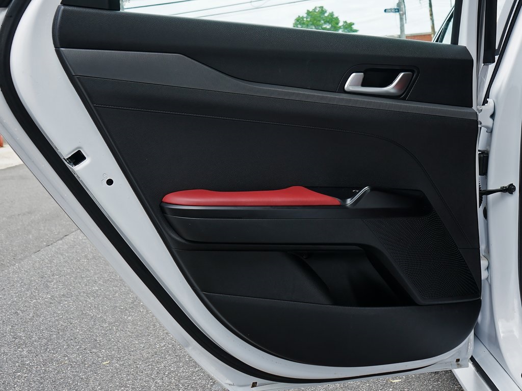 Vehicle image 13 of 32