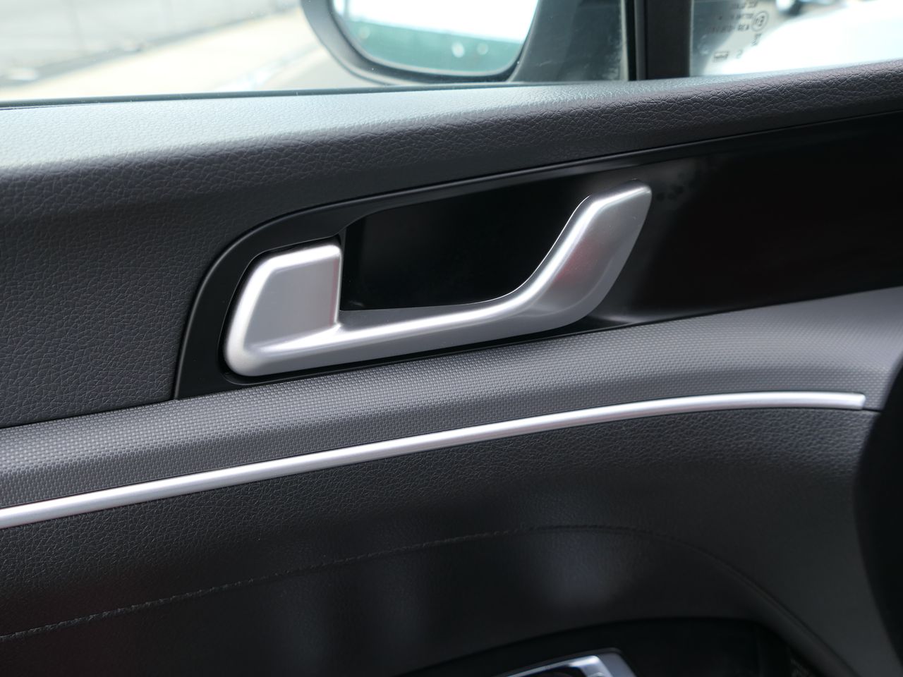 Vehicle image 20 of 37