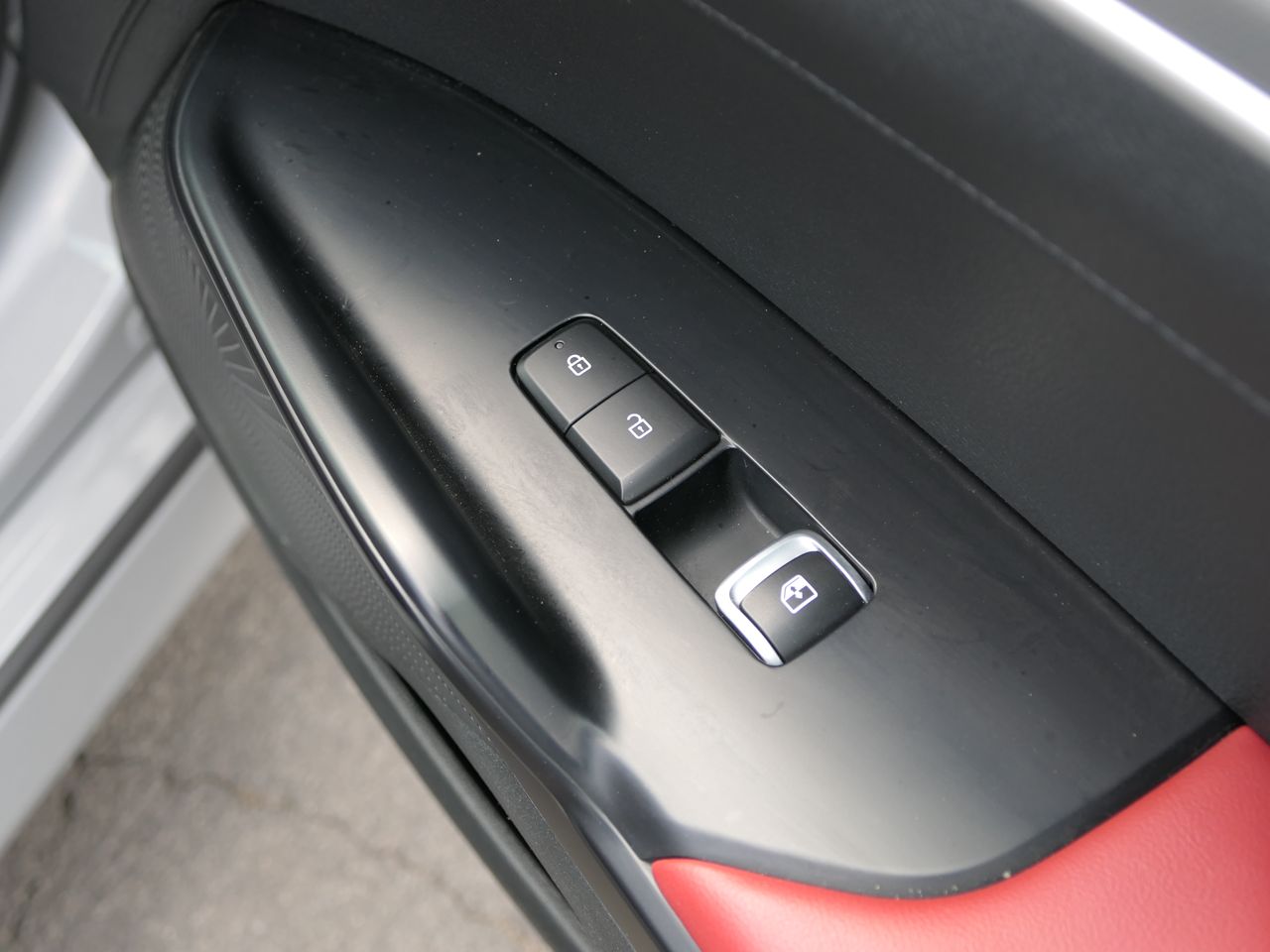 Vehicle image 34 of 37