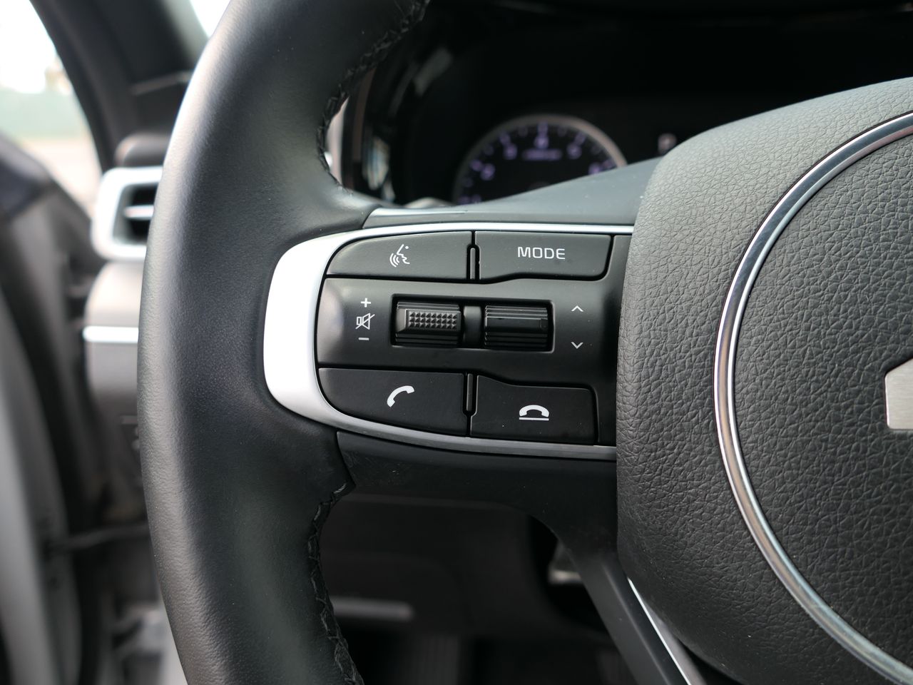 Vehicle image 22 of 37