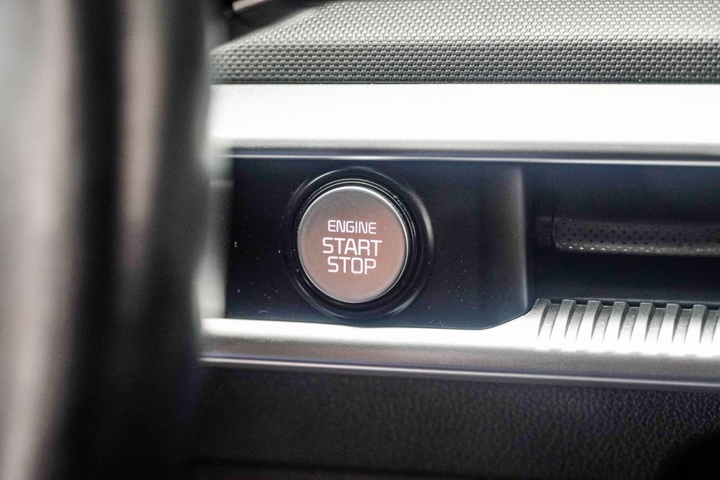 Vehicle image 21 of 39
