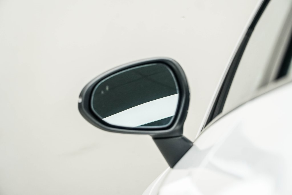 Vehicle image 14 of 39