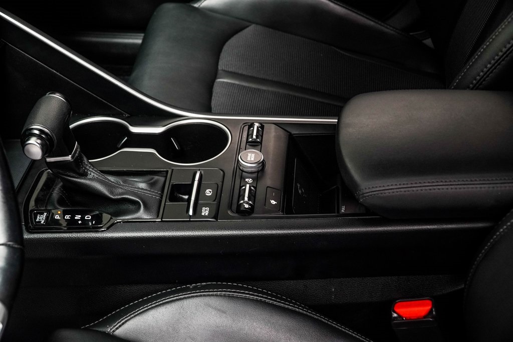 Vehicle image 17 of 39