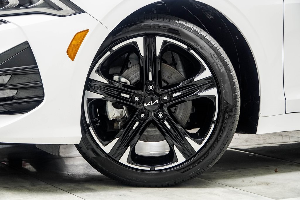 Vehicle image 11 of 39