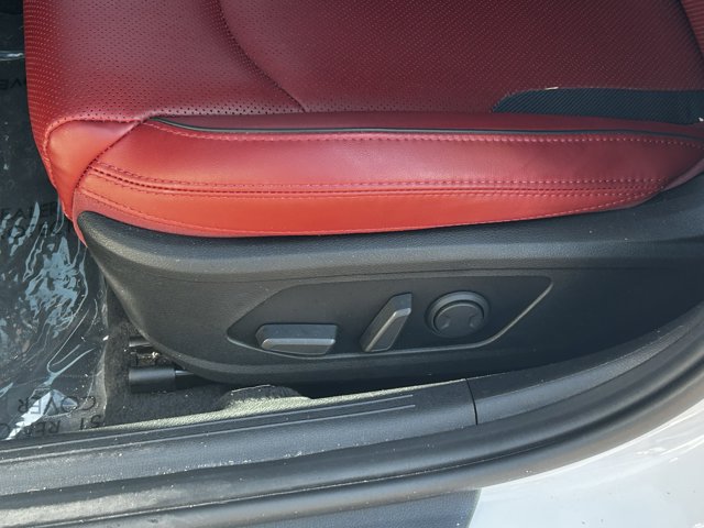 Vehicle image 20 of 30