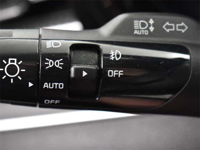 Vehicle image 32 of 45
