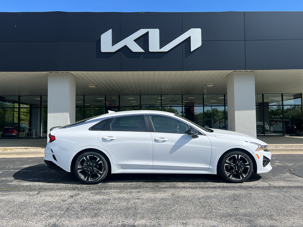 Vehicle image 6 of 17