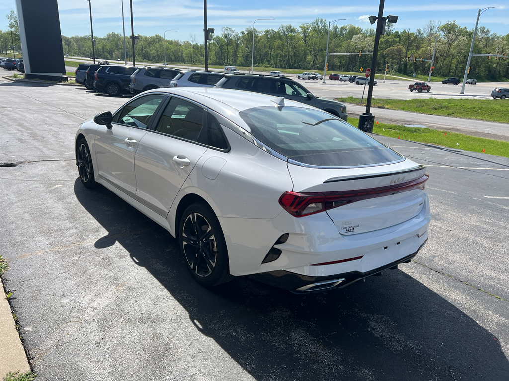 Vehicle image 9 of 17