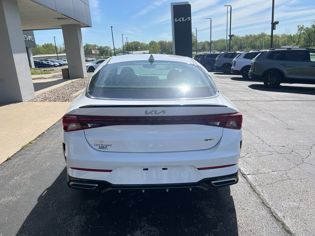 Vehicle image 8 of 17