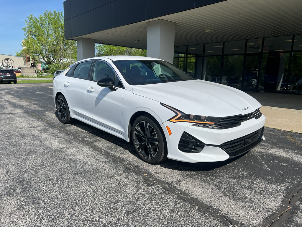 Vehicle image 4 of 17