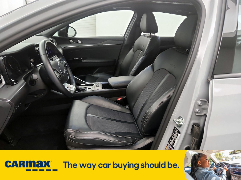 Vehicle image 13 of 26