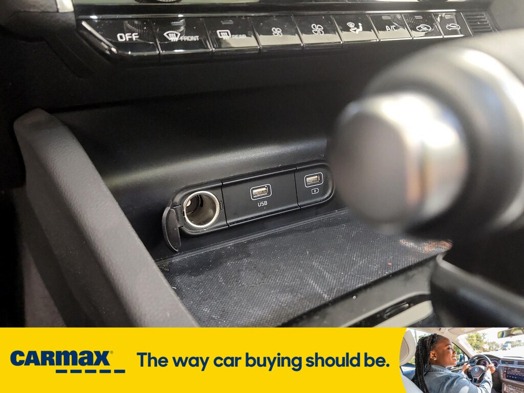 Vehicle image 21 of 26