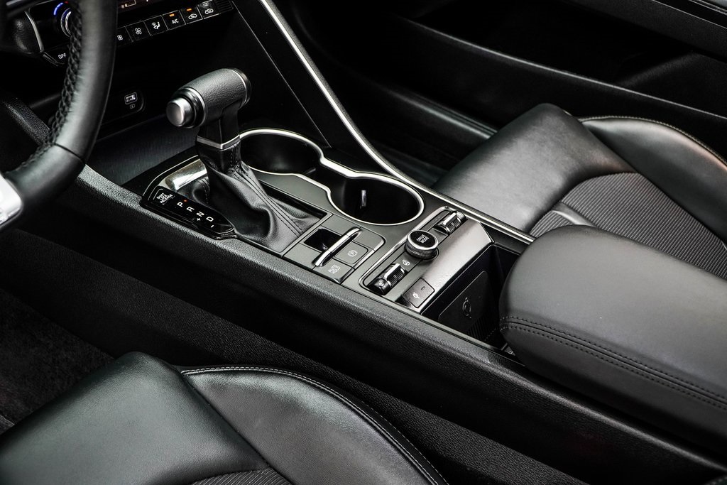 Vehicle image 16 of 47