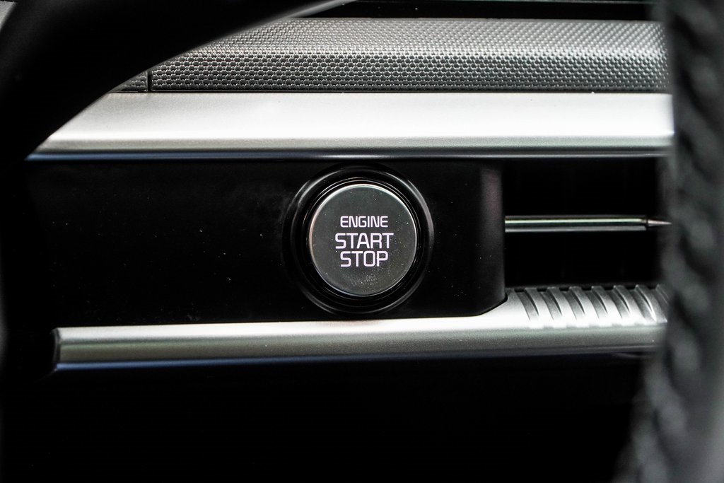 Vehicle image 32 of 47