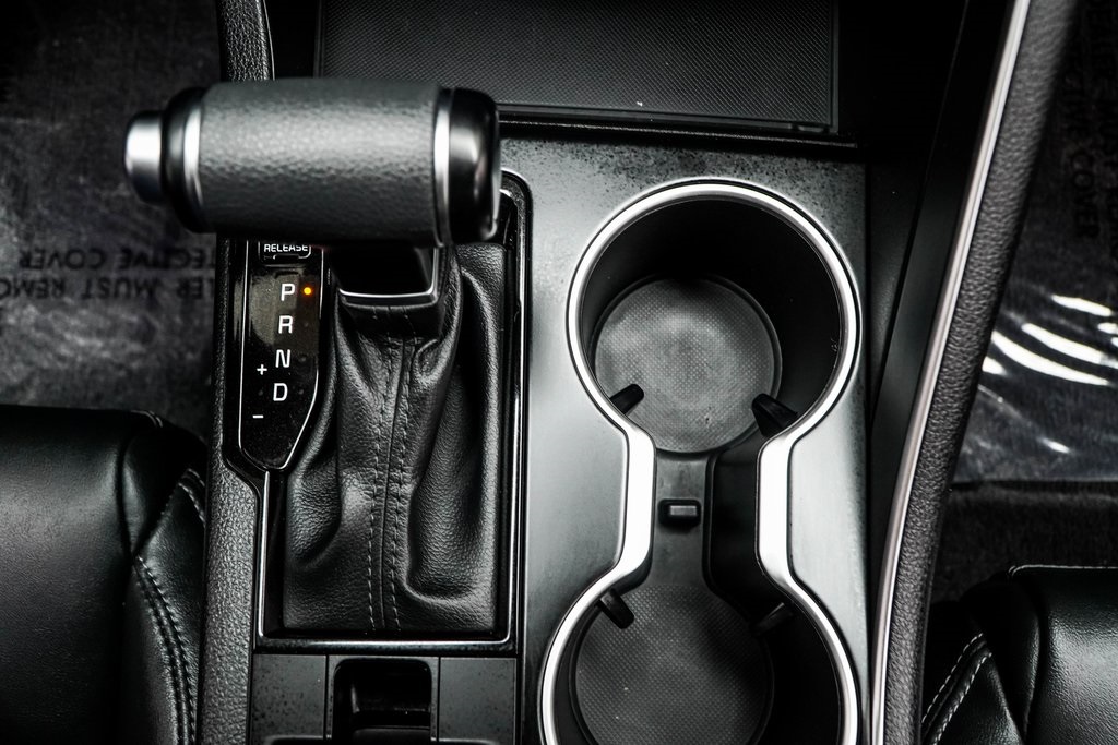 Vehicle image 21 of 47