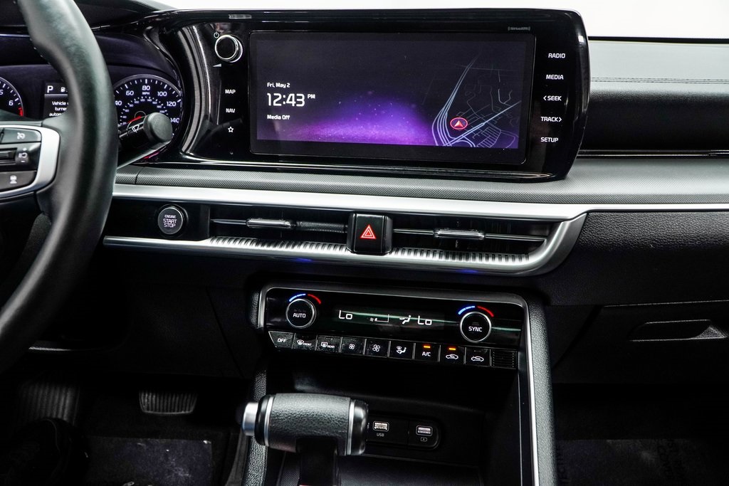 Vehicle image 22 of 47