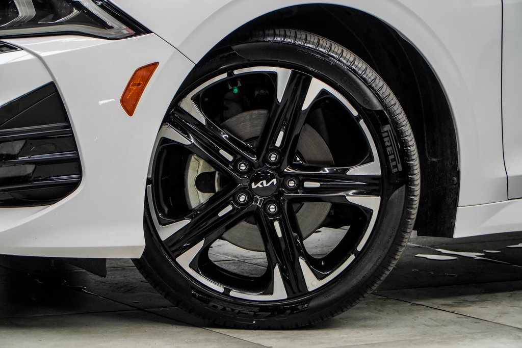 Vehicle image 11 of 47