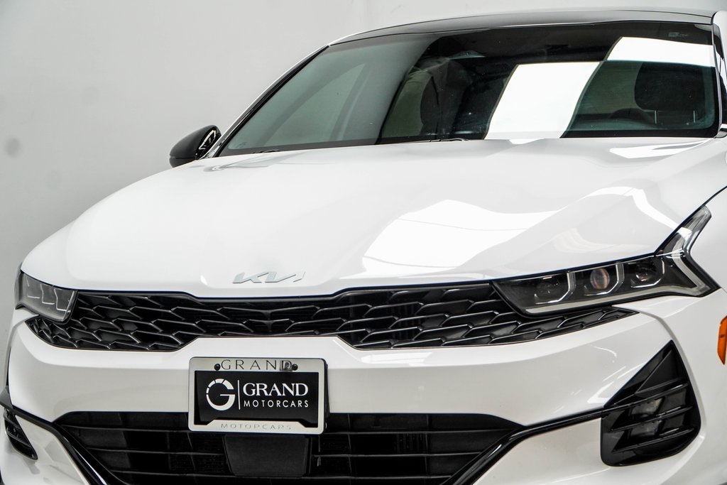 Vehicle image 3 of 47