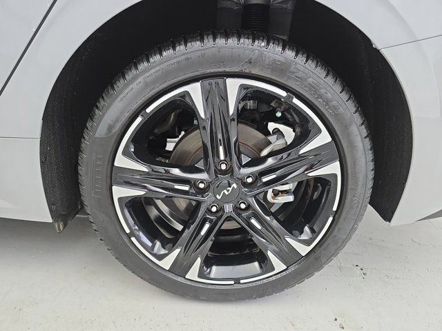Vehicle image 32 of 34