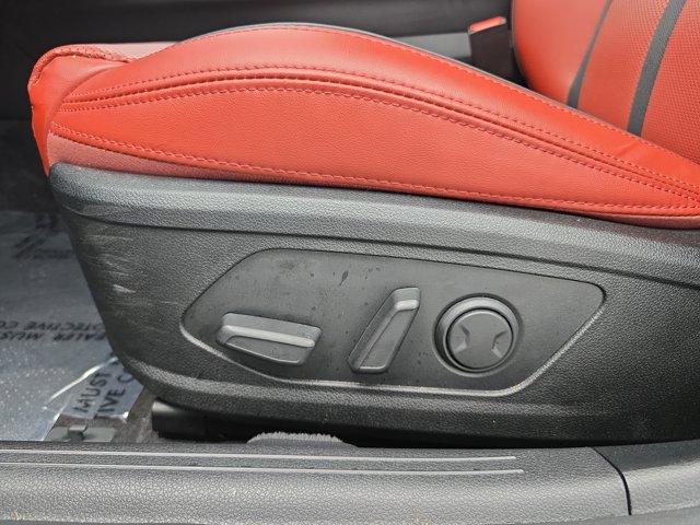 Vehicle image 28 of 34