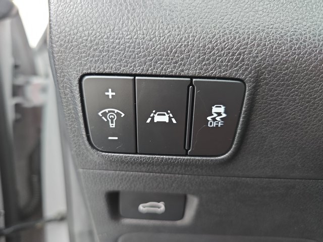 Vehicle image 25 of 34