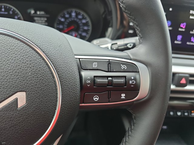 Vehicle image 17 of 34