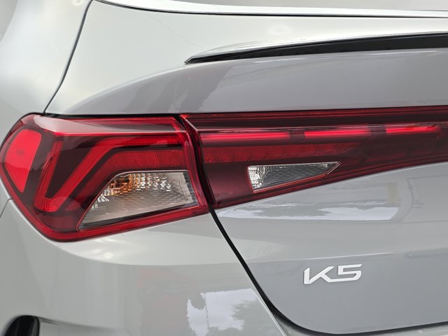 Vehicle image 33 of 34
