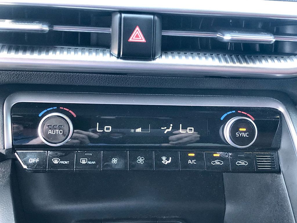 Vehicle image 25 of 31