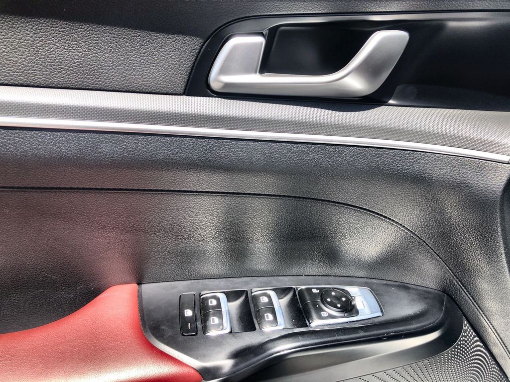 Vehicle image 19 of 31