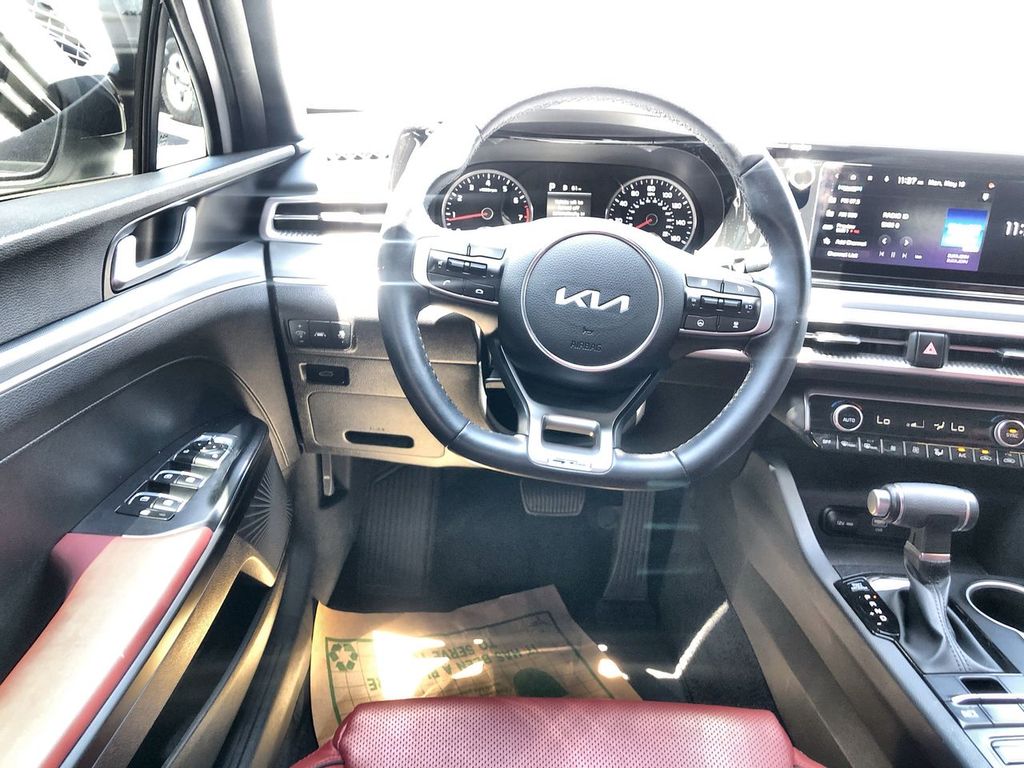 Vehicle image 15 of 31