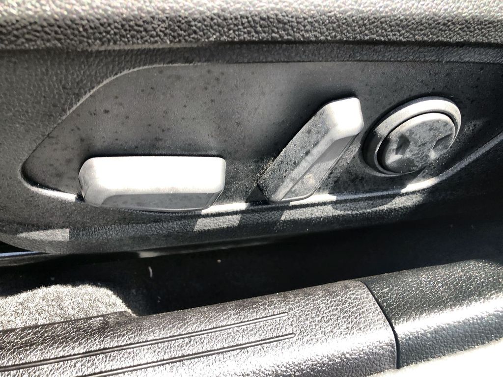 Vehicle image 18 of 31