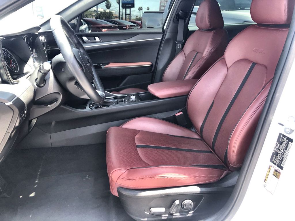 Vehicle image 17 of 31