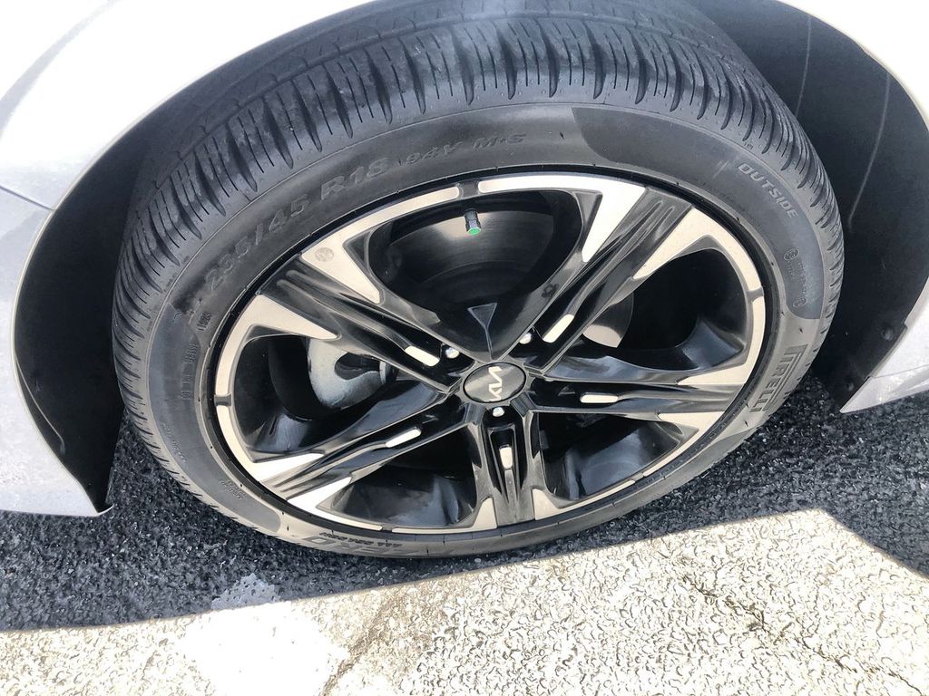 Vehicle image 16 of 31
