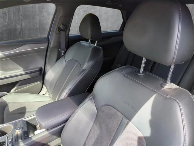 Vehicle image 14 of 23