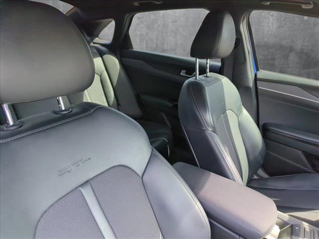 Vehicle image 20 of 23