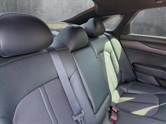 Vehicle image 18 of 23
