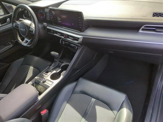 Vehicle image 21 of 23