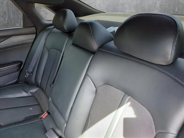 Vehicle image 17 of 23