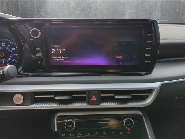 Vehicle image 11 of 23