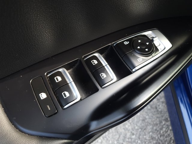 Vehicle image 21 of 35