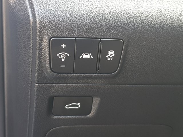 Vehicle image 25 of 35