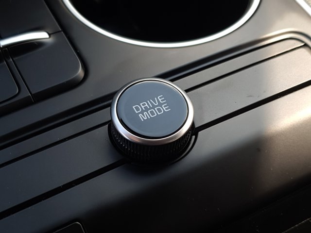Vehicle image 33 of 35