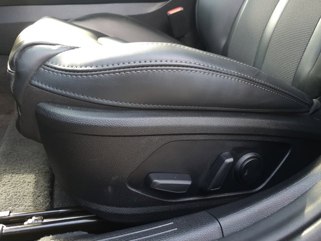 Vehicle image 20 of 35