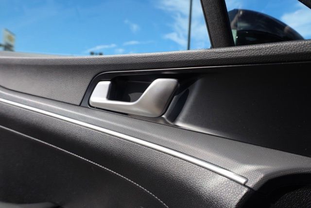 2023 Kia K5 GT-Line Image 32 of 41