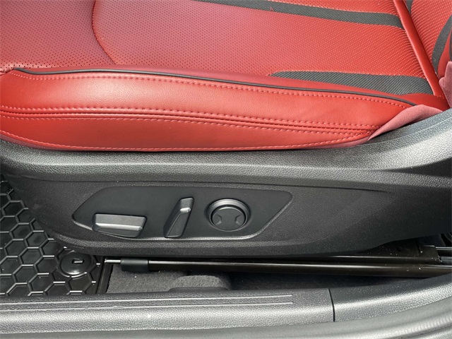 Vehicle image 14 of 25