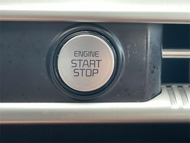 Vehicle image 21 of 25