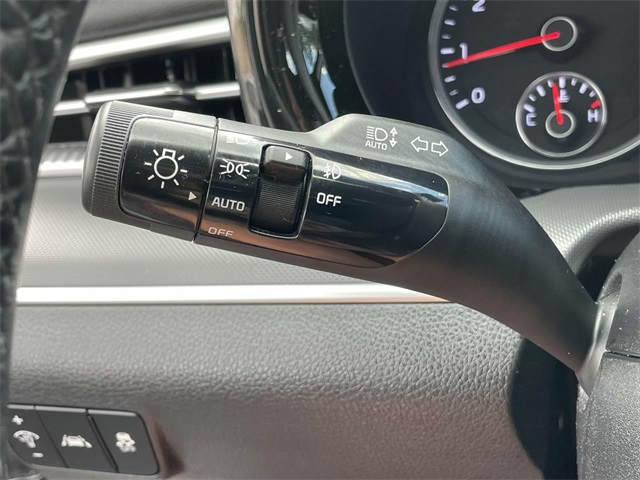Vehicle image 19 of 25