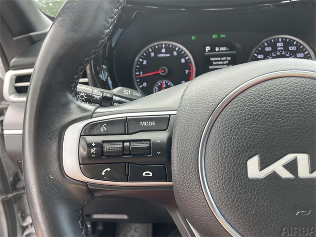 Vehicle image 17 of 25