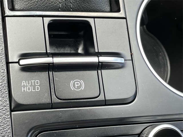 Vehicle image 22 of 25