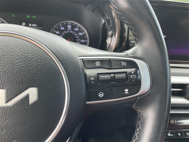 Vehicle image 18 of 25